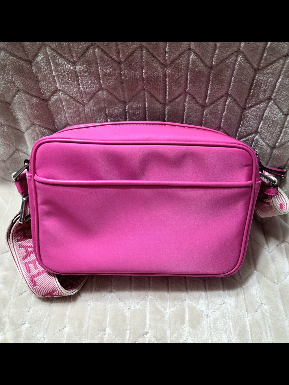 Michael Kors Pink Crossbody Camera Bag- LIKE NEW - Picture 3 of 5
